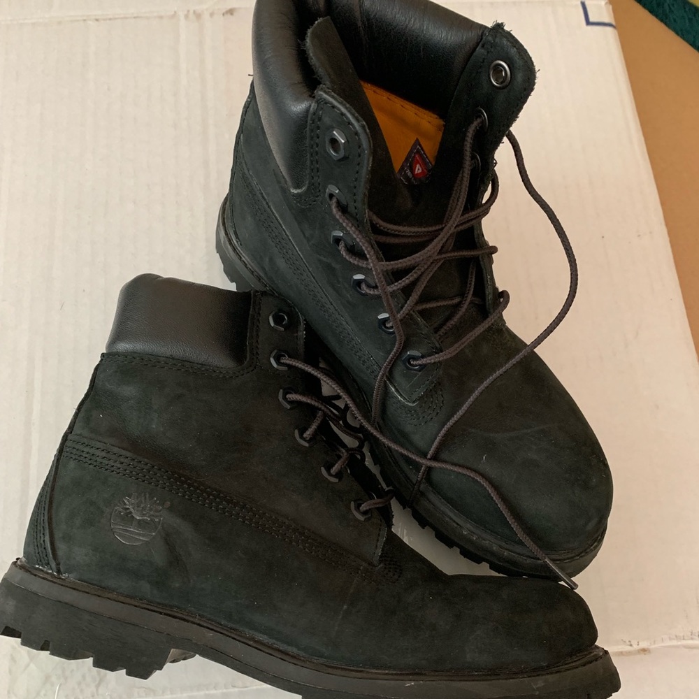 Women’s black leather timberlands